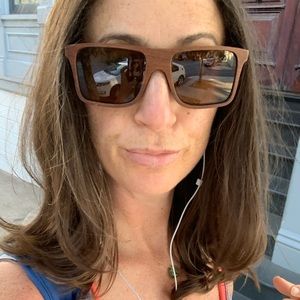 Meet your Posher, Lara